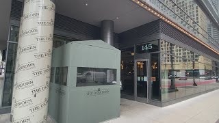 Popular downtown Chicago restaurant mostly staffed by women