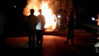 Tadepalligudem nallajerla road car fire