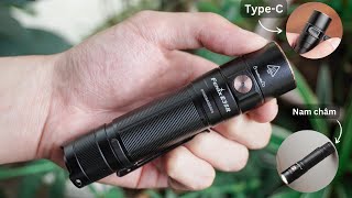 Review đèn pin Fenix E35R: sáng 3100 Lumens, cổng Type-C, pin 21700