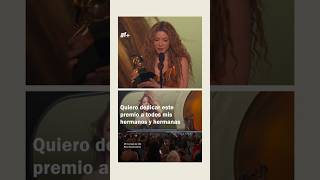 Shakira dedica palabras a migrantes en los Grammys - N+ #Shorts