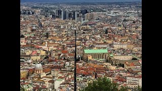 Spaccanapoli - Una passeggiata nel centro storico di Napoli - A walk in the center of Naples