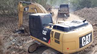 CAT320D2 ทีมงาน ชาย อิสระ ใส่ฟันแหลม เล่นบ่อลึกฝีมือ ดั้มจัดเต็มกล่อง excavator and truck EP.6267