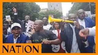 'Ruto must go!' LSK members protest outside President Ruto's office in Nairobi CBD