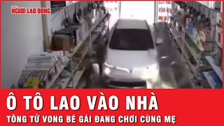 Bé gái đang chơi cùng mẹ trong nhà bị ôtô lao vào tông tử vong | Tin nhanh