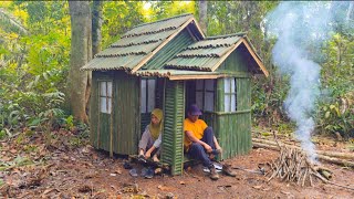 Camping hujan deras || 2 hari membangun shelter atap bambu di hutan bersama istri