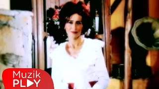 Yıldız Tilbe - Aşk Laftan Anlamaz Ki (Official Video)