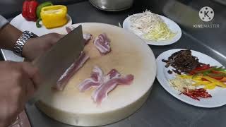 ถั่วงอกผัดหมูสามชั้น​ U56