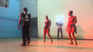 LIL BOSS EN PRESTATION AVEC SES DANSEUSES