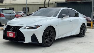 「2023年 Lexus Is300h F-Sport」 里程實跑4.2萬公里 原廠保固中 現省新車價差 #lexus #is300h #F-Sport #油電車 #中古車