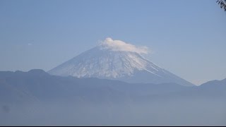 中央高速・双葉SAから見える富士山