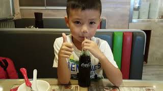 Lucas drinking Coca Cola in glass bottle | 馮子朗朗飲支裝可口可樂