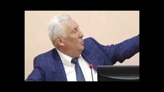 В Анапе вандалы напали на сквер