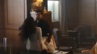 Mouni Roy / Shreya Saran Showtime - Hot Scene #mouniroy #showtime #kiss