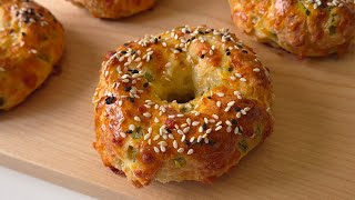 High protein greek yogurt bagels with jalapenos | Crazy delicious!