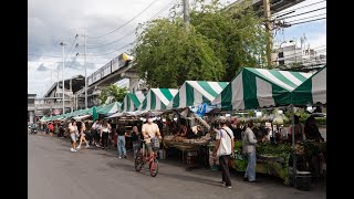 [4K] พาชมแหล่งของกินในตอนเย็น ที่ตั้งอยู่ด้านหน้าห้างบิ๊กซีลาดพร้าว กรุงเทพฯ