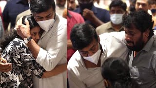 Megastar Chiranjeevi Gets Very Emotional At Uttej Wife Padma Condolence Meet | Life Andhra Tv