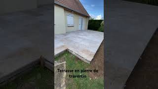 Terrasse en pierre de travertin