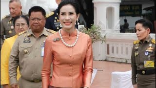 เจ้าคุณพระสวยงามสง่าด้วยชุดผ้าไหมสีโอรส  ถวายเทียนเป็นพุทธบูชา ณ วัดสุปัฏนาราม อ. เมือง จ. อุดรธานี