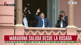 Maradona saluda desde la Rosada