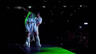 KAROL G, Feid bailan "FRIKI" juntos 🖤 en Concierto