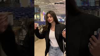 Mumbai Airport પર દેખાઇ બોલિવૂડ અભિનેત્રી Mouni Roy