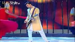 Insha Ji Utho By Atif Aslam in Lux Style Awards 2013 || Aadeez Palace