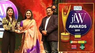 Ma Ka Paa Anand gets punched by Boxing Champion Nikat Zareen | Jfw Achievers Awards 2019