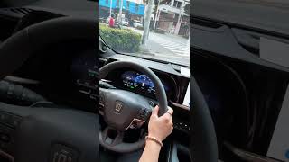 [神秘嘉賓來交車🚗你猜到了嗎？] #猜對送你瑜珈墊 #線索就在影片裡😎 #shorts