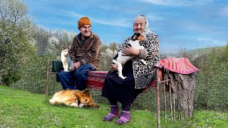 Medeniyetten uzak bir dağ köyünde yaşlı bir çiftin mutlu yaşlılığı