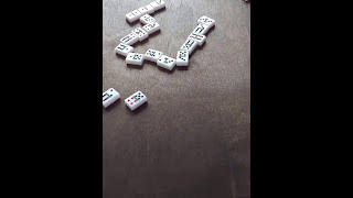 Master domino tercepat di meja Dalam 1 menit, Experts playing dominoes at a table in one minute