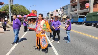 太子女乩一降駕就哭哭吃棒棒糖拿燃香參禮/太子元帥降駕吃棒棒糖搖屁屁/太子女乩退駕前跟大家說掰掰哭哭超可愛～新營太子宮進香團（鶯歌永樂宮）