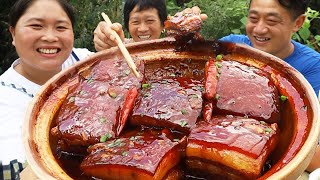 The mother-in-law is greedy for braised pork, and the fat sister hurriedly shows her hands. She is