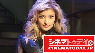 ローラ、セクシーな黒ドレスを披露! 映画『ドラキュラZERO』公開直前イベント