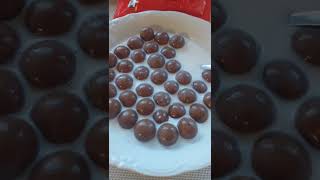 YUMMY👅 \u0026 CRUNCHY MALTESERS WITH MILK | CRUNCH SOUND #asmr #maltesers  #shorts