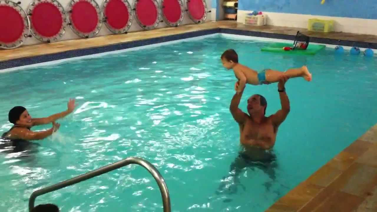 Mergulhando Na Piscina Youtube