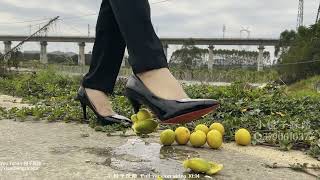 27期 Red soled high heels crush oranges and bananas