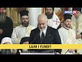 rama gjatë ceremonisë për kryepeshkopin