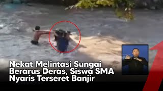 NGERI! Seorang Siswa Hampir Terseret Arus Deras Banjir Saat Naik Motor | Kabar Pagi tvOne