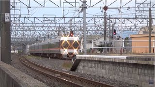 特急ワイドビューしなの17号が塩尻駅6番線を発車して間もなく…塩尻駅５番線に…【383系特急ワイドビューしなの20号】が到着します(^^;)…6両編成です。