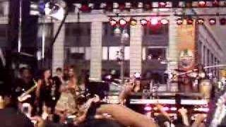 Beyonce Performing Irreplaceable on GMA 9/8/06
