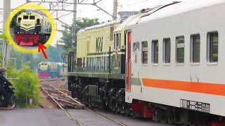 PASUKAN KERETA API DI PERLINTASAN KERETA PASAR SENEN JAKARTA : Spesial Dua Lokomotif Livery Vintage!