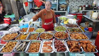 Cơm trưa chợ Lớn Sài Gòn nấu tới đâu bán tới đó trong thật hấp dẫn giá bình dân khách du lịch ghé ăn
