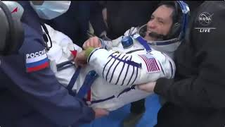 Record-breaking NASA astronaut carried out of Soyuz spacecraft after landing