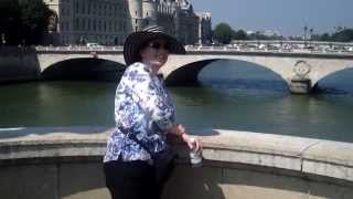 Paris HD Pont de Notre Dame with music soundtrack