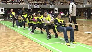 秋田県綱引き選手権大会　幅広い年代が綱を引き合い熱戦　 (25/01/26 18:00)