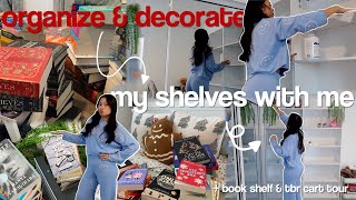 organize & decorate my bookshelves with me + bookshelf tour 📚🎄✨ | bookmas day 7