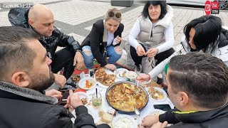 živa istina. Ovo je nevjerovatno. Sofra u centru Cazina! Pogledajte o čemu se radi!?