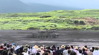 90式戦車退場時のサービス／平成26年度（2014年）富士総合火力演習