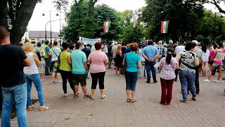 Békés demonstráció a hatvani bűz megszüntetéséért.