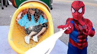 히어로는 힘들어 서은이의 스파이더맨으로 사람들 돕기 거미줄 Help people by Transforming into Spider-Man Seoeun Story